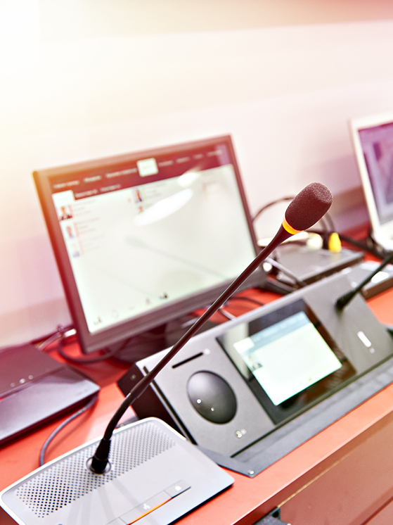 full-width-section-img-intercom-mic